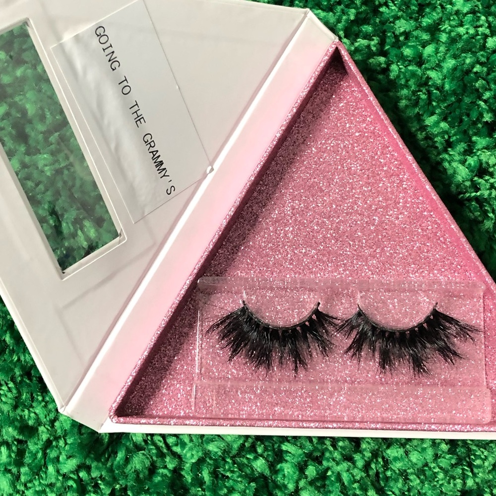 Big on Bank- GOING TO THE GRAMMY’S lashes